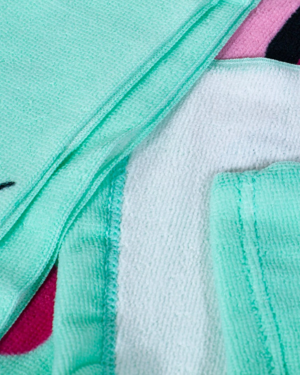Toalla de playa infantill licencia · 100% microfibra · Sun&Surf
