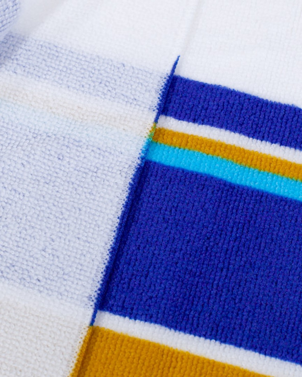 Toalla de playa infantill licencia · 100% microfibra · Sun&Surf